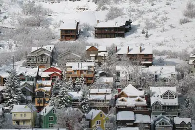Image de Marchez jusqu'à la piste de ski et la rue Main!