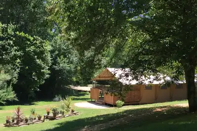 Image de Gîte grand confort dans beau domaine avec piscine (T5p2)