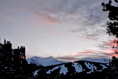 Image de Grande suite de ski de luxe avec cheminée et balcon | Accès 6 Hot Tubs