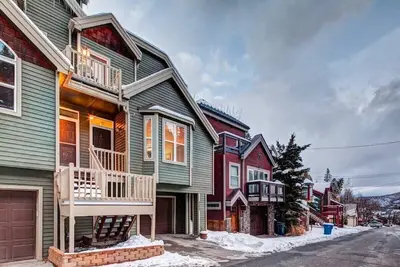 Image de Le Daly - Old Town 2br / 3ba Condo, à pied de la rue principale! Super endroit
