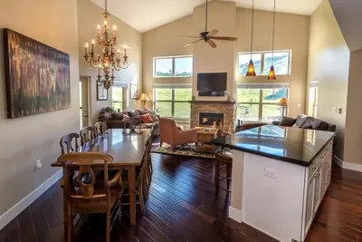 Image de Slopeside Vista - Ski-in \/ out haut de gamme Prime - Condo 3bd \/ 3ba au Ranch Granby