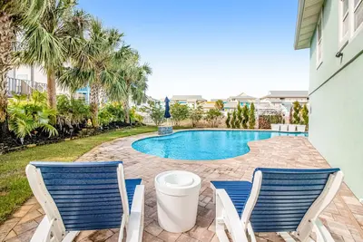 Image de Nouvelle Liste! Spacieux, maison chien-friendly w / piscine communautaire, quai et pont