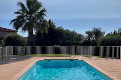 Terrasse, piscine, climatisation, vue sur mer, proche plage, 4 couchages, Antibes