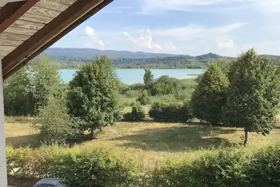 Appartement sur terrain de 4000 m2 et lac à 50 m