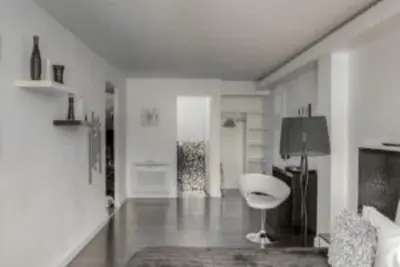 Image de Chambre spacieuse et épurée, piscine