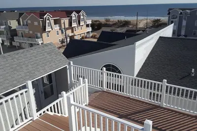 Image de Maison de ville 4 Br Beach Block avec terrasse sur le toit et vue sur l'océan