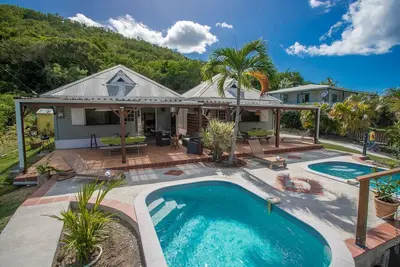 Image de Bungalow familial calme piscine Sainte Anne