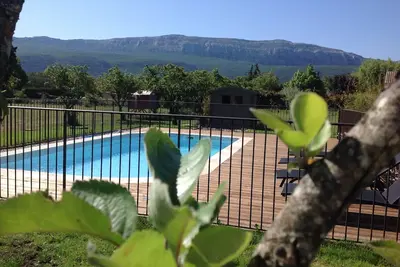 Image de Maison-atelier sur propriété arborée de 2 ha piscine & jacuzzi privatifs  4*