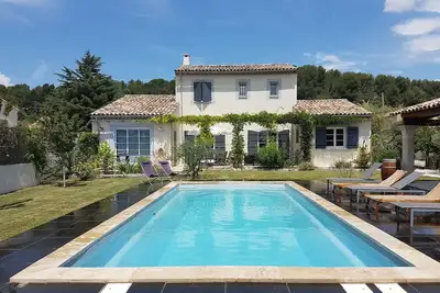 Image de Luberon, Villa Les 3 Cypres 6 Personnes avec Piscine Chauffee Ă 1 Km de Pertuis