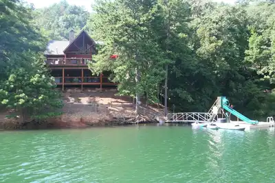 Image de Lakefront Luxury 5 Bedroom Log Home on Scenic Fontana Lake by Smoky Mtns