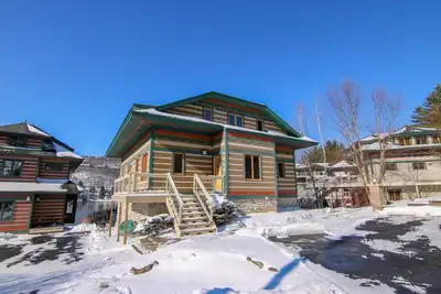Image de À propos de Time - Unique maison au bord du lac avec quai privé Slip, bain à remous, foyer