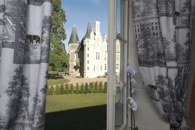 a coté du château de Beauvais maison 5 ch 14 personnes maison de l'orangerie