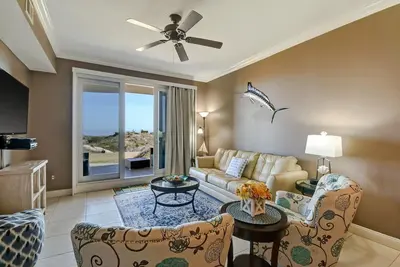 Image de Belle unité rez de chaussée avec vue sur la mer w / Grand patio privé!