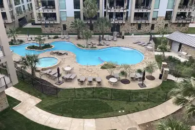 Image de Waterfront condo w / piscine partagée vierge et terrains de golf à proximité
