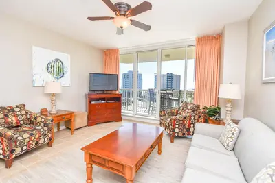 Image de Condo à aire ouverte entièrement équipé avec balcon privé! 🌴