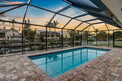 Image de Belle maison avec piscine au bord de l'eau, tous les nouveaux meubles, maison entière mise à jour 2018