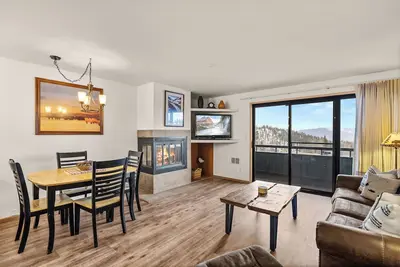Image de Condo incroyable avec une vue imprenable et Ac pour ces journées chaudes!