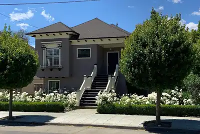 Image de Un pâté de maisons du centre-ville de Napa! . . . Marchez vers tout cela! ! !
