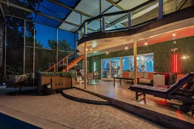 Image de Spacieux Lakefront House w / piscine, bain Ă remous et canotage