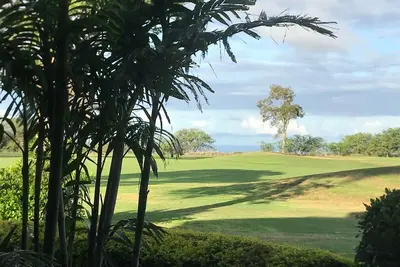 Image de Magnifique condo de niveau inférieur sur le 9ème fairway et l'océan en arrière-plan