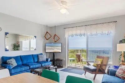 Image de Direct Oceanfront ~ Grande terrasse privée ~ Excellent emplacement!