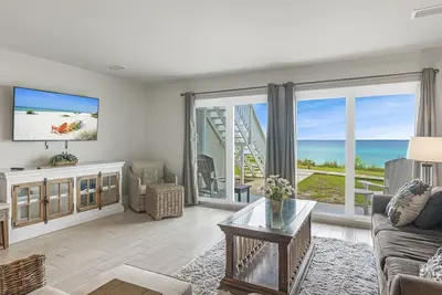 Image de Condo rez de chaussée rénové Gulf Front avec une vue imprenable - Blue Tide 7a