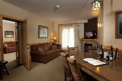 Image de 10 personnes Suite + cheminée et balcon | Spa, gymnase et parc aquatique sur place
