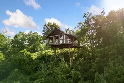 Image de Canyon View - Cabane dans les arbres luxueuse offrant une vue imprenable sur le lever du soleil!