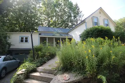 Image de Faites du ski, du snowboard, de la randonnée ou détendez-vous dans notre maison spacieuse pour famille et amis!