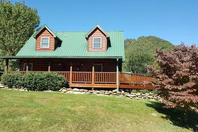 Image de Elk Horn Ridge est une belle maison en rondins, peut accueillir 6 personnes, WiFi, climatisation et accès facile.