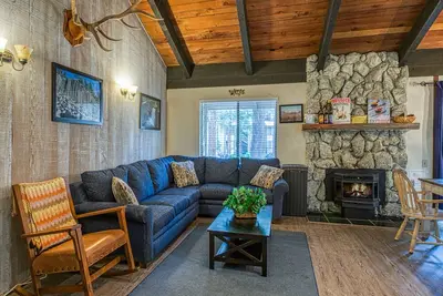 Image de Nouvelle Liste! Condo rustique w / piscine et bain à remous partagés, grilles et salle de jeux!