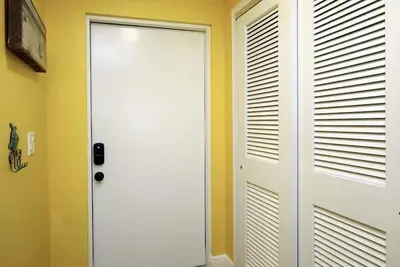 Image de Superbe condo avec vue sur la piscine, emplacement parfait avec intimité et accès facile à la plage