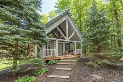 Image de The Whitetail - Superbe cabine au bord du lac avec bain à remous