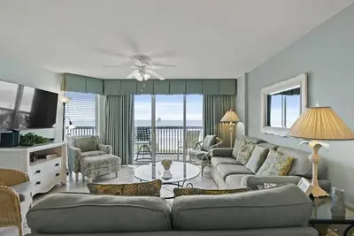 Image de AshWorth 308, Condo Beachfront 3 chambres, bain à remous et une connexion Wi-Fi gratuite!