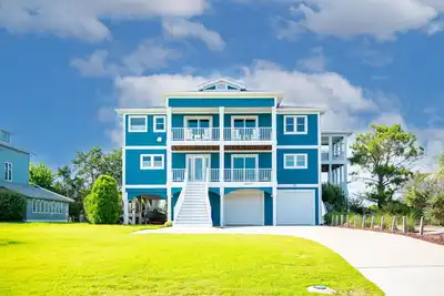 Image de Pier Pleasure: 4 Br / 4. 5 Ba maison Ă Oak Island, pour 10 personnes