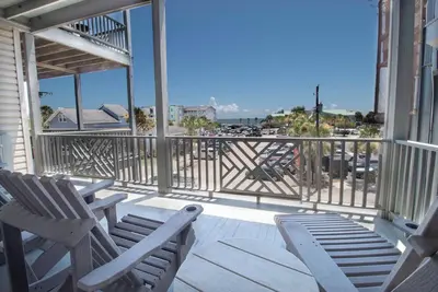 Image de Pier Pleasure - 3 Chambre 2 salles de bain propre et confortable Condo