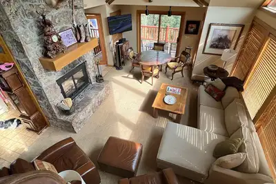 Image de 20% de réduction Sept / Oct - Maison spacieuse avec bain à remous - Vue sur le terrain de golf / montagne
