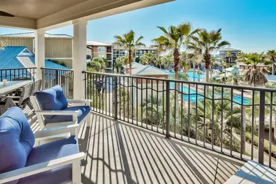 Image de Surplombe la piscine lagon - 4 vélos - récemment rénovés - «Sand Dollar Getaway»