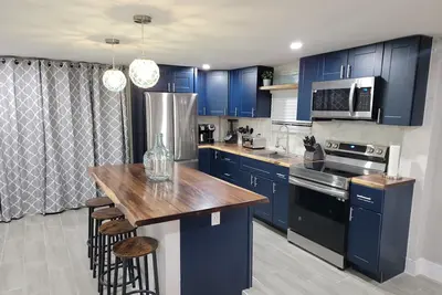 Image de Vente D'Automne - Maison D'HÔTES / Plage - 250 Pieds De La Plage - 6 Personnes - Vin Gratuit!