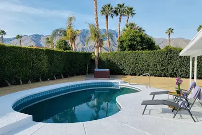 Image de Villa de golf stylée avec piscine d'eau de mer privée et spa, vues magiques