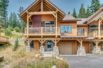 Image de Nouvelle Liste! Cabine de ski-in \/ ski-out avec foyer, piscine commune \/ bain à remous et vues