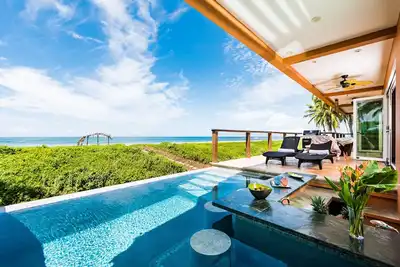 Image de Luxury Beachfront Private 5 Bedroom Villa! Des Vues Spectaculaires! Infinity Pool Bar
