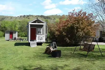 Image de L'expérience Tiny House 6m au nord de Mnt. Voir Ark. Sur N. Riverview Rd Cr 186