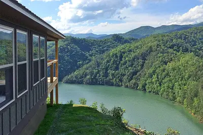 Image de Eagle's Landing - Surplombant le lac Fontana et le parc des Great Smoky Mountains Ntl