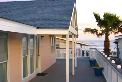 Image de Vues impressionnantes sur la plage sur 3 côtés d'une immense terrasse