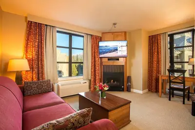 Image de Suite spacieuse avec 2 chambres et emplacement inoubliable!