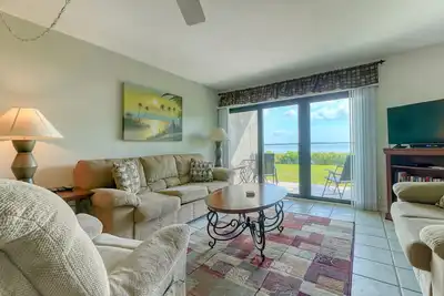 Image de Unité de coin privée à Runaway Bay! Ouvert 7 / 13-20 Réservez votre Vaca aujourd'hui!