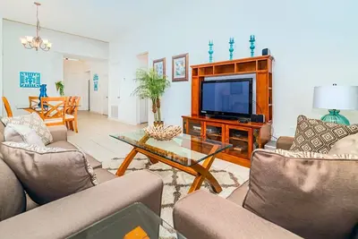 Image de À quelques minutes de Disney World, salle de jeux, piscine privée, piscine orientée au sud, prestations gratuites!