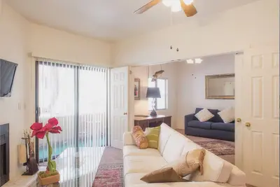 Image de Foothills Beautiful and Comfy 2 Bedroom Apartment