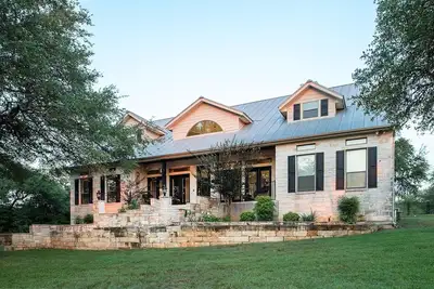 Image de Nouvelle Liste! - Maison et chalet mis à jour entre Gruene et Canyon Lake sur 2 acres